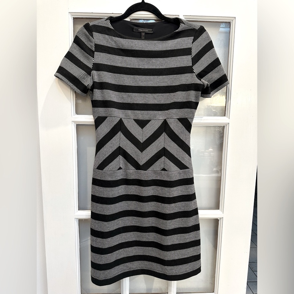 BCBGMAXAZRIA Roslyn Party Dress Striped Chevron Classic Size Small S Black Gray